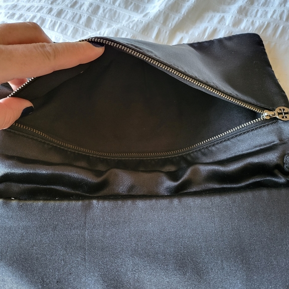 100% authentic guaranteed Tory Burch Reva purse in great condition - Picture 4 of 8